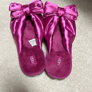 Like new size 9 Pink Ugg Slippers!